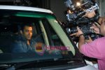 Salman Khan goes to Alvira_s house on occasion of Rakshabandhan on 24th Aug 2010 (11).JPG
